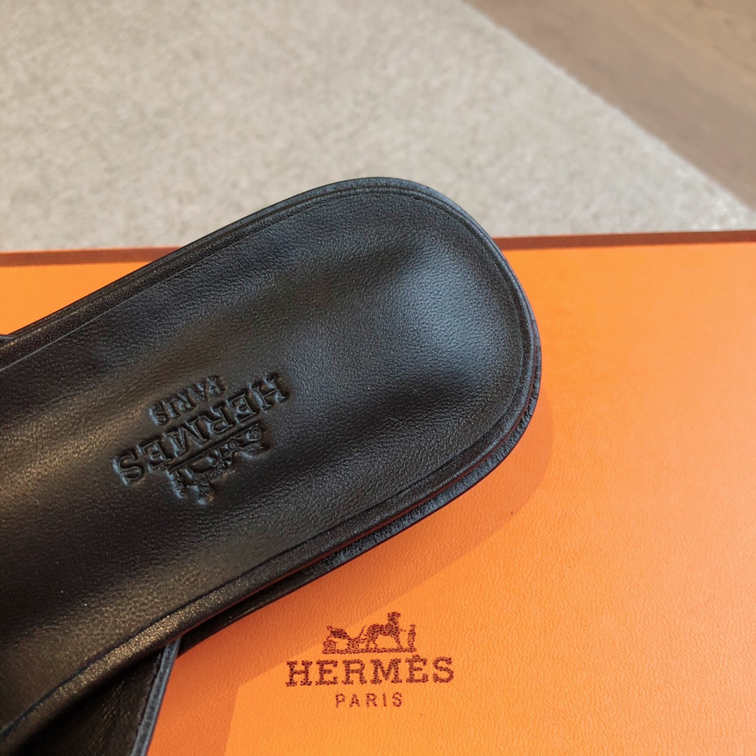 UA H**me5 Isle sandal