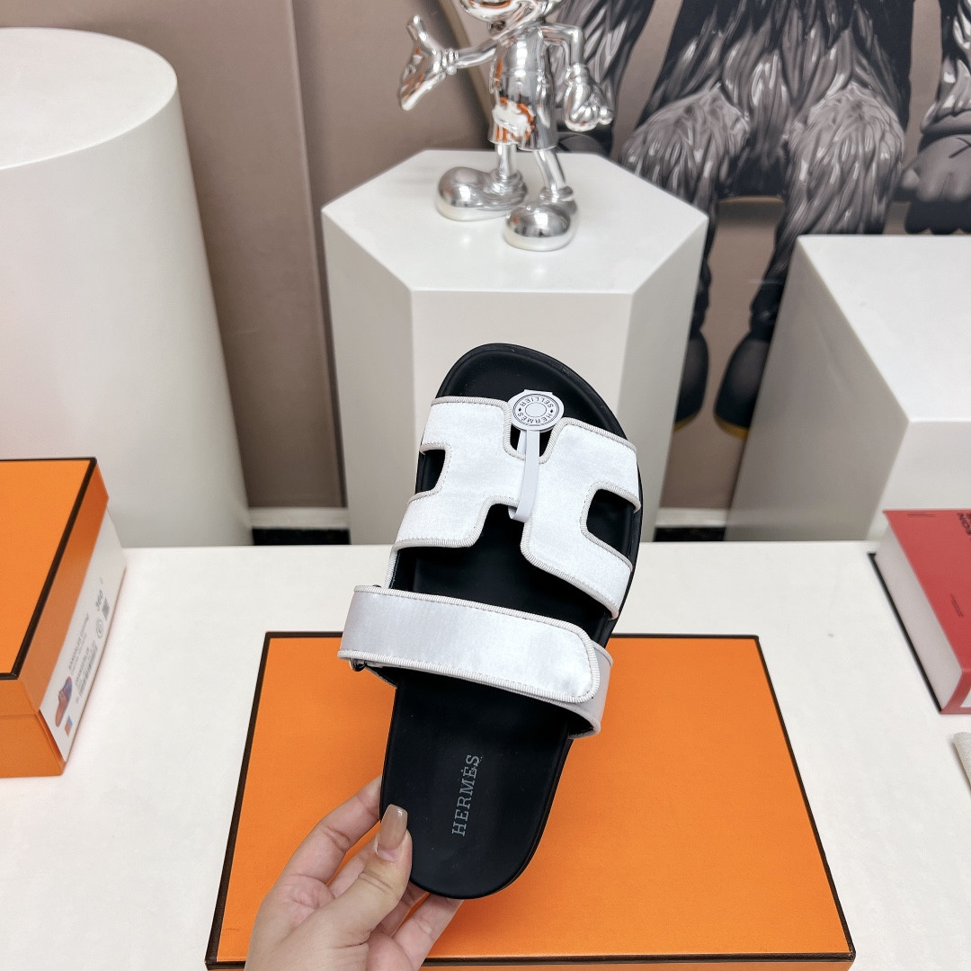 UA H**me5 Chypre sandal