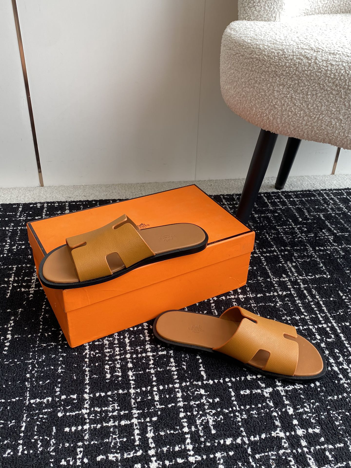 UA H**me5 Izmir sandal