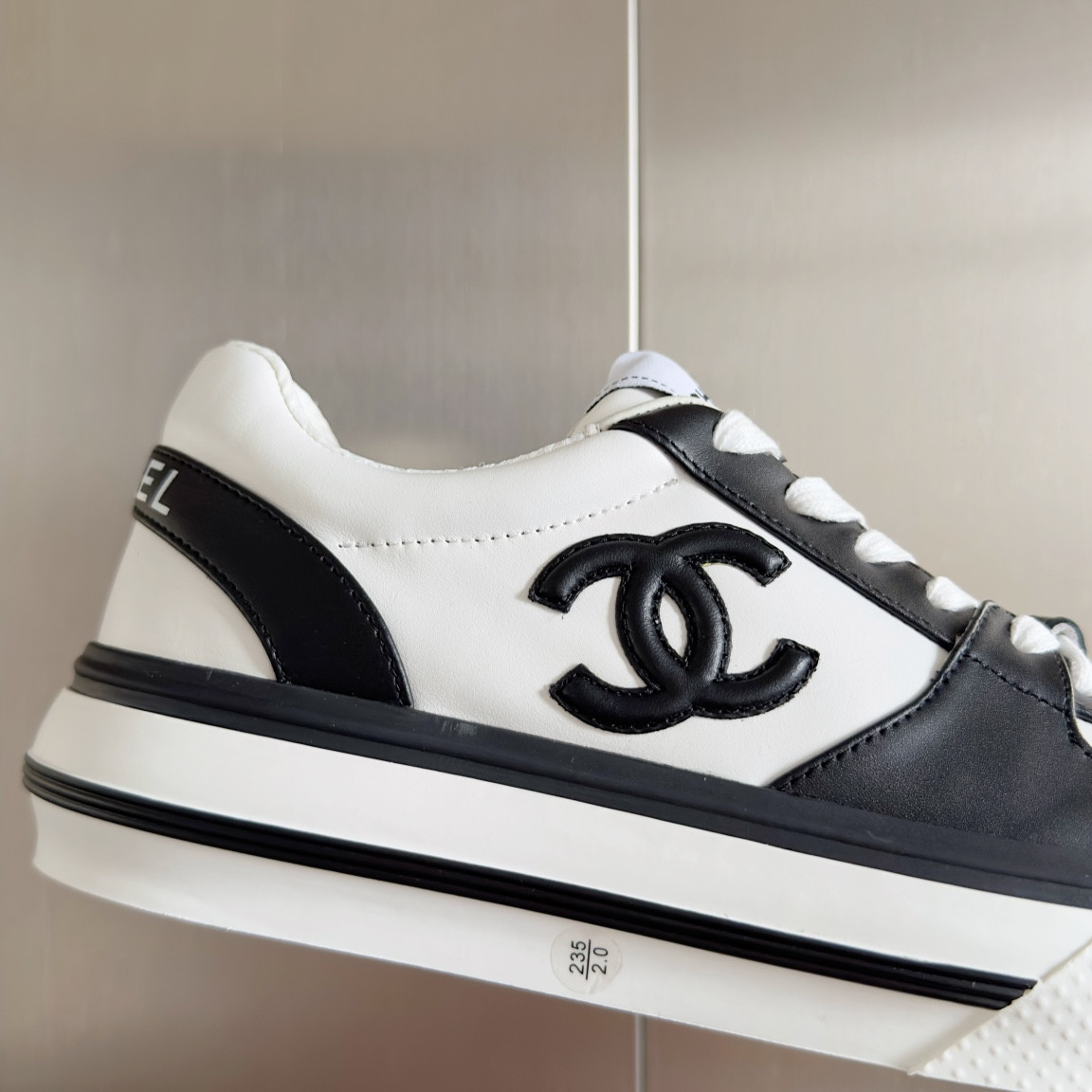 UA Ch**el SNEAKER