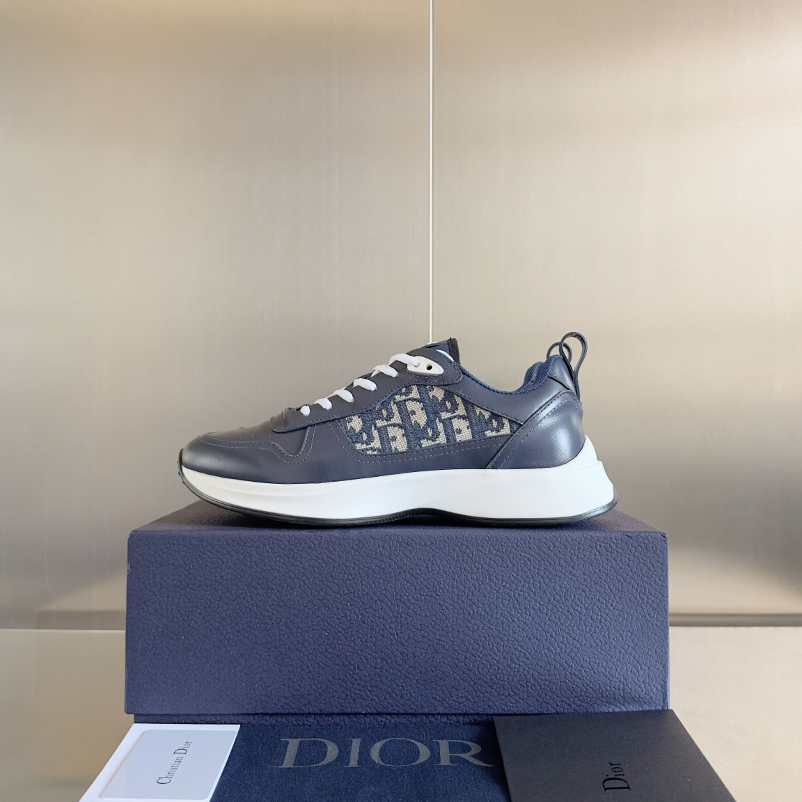 UA D10r B25 Runner Sneaker
