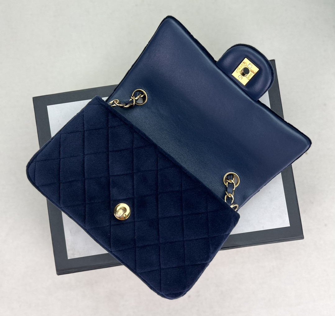 Ch**el Classic Flap Bag 20cm