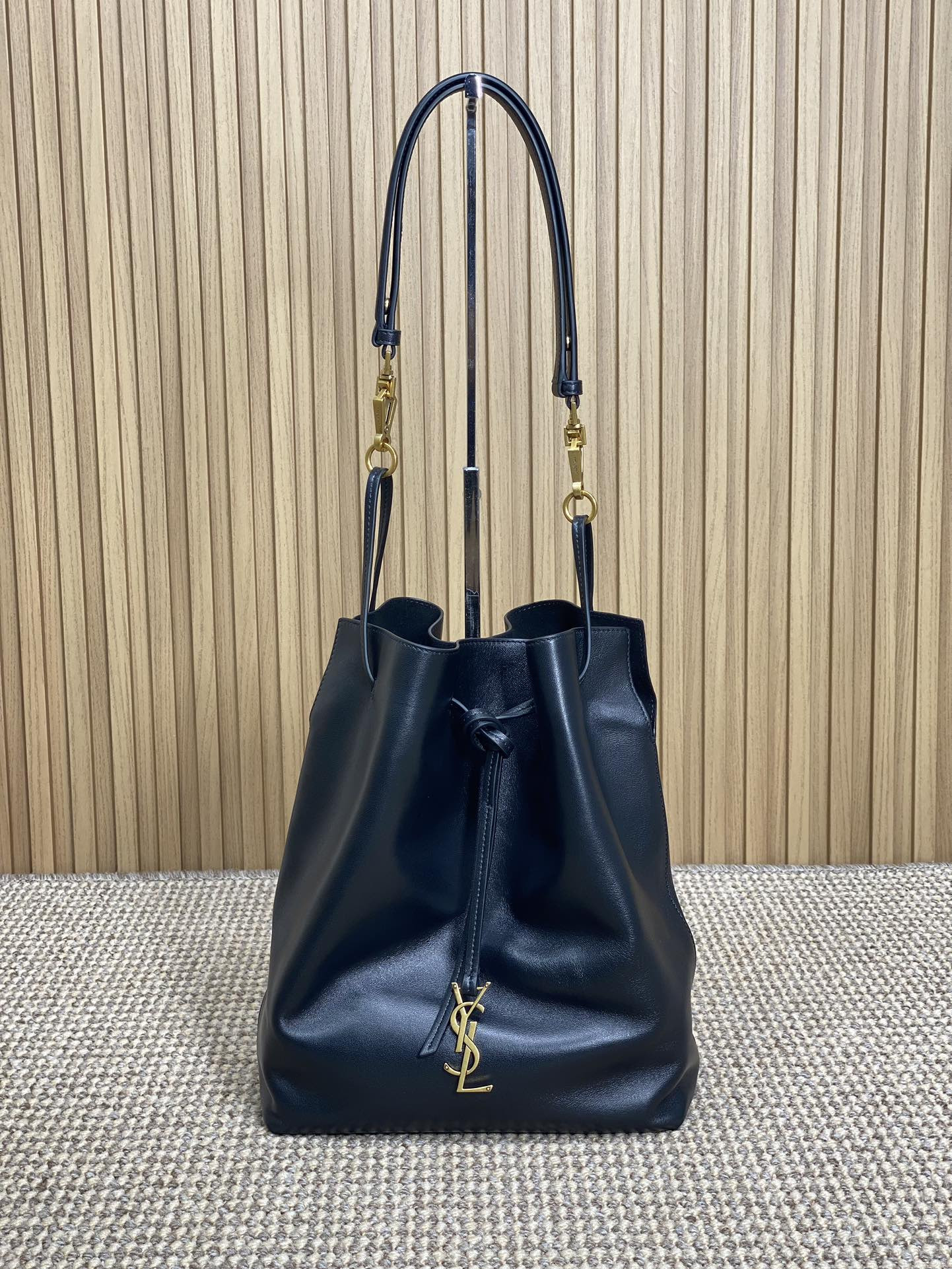 Y51 PARIS VII pochon in lambskin 24X30X12cm