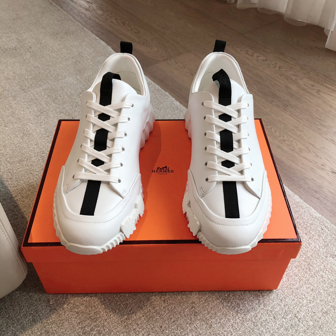UA H**me5 Bouncing Sneaker