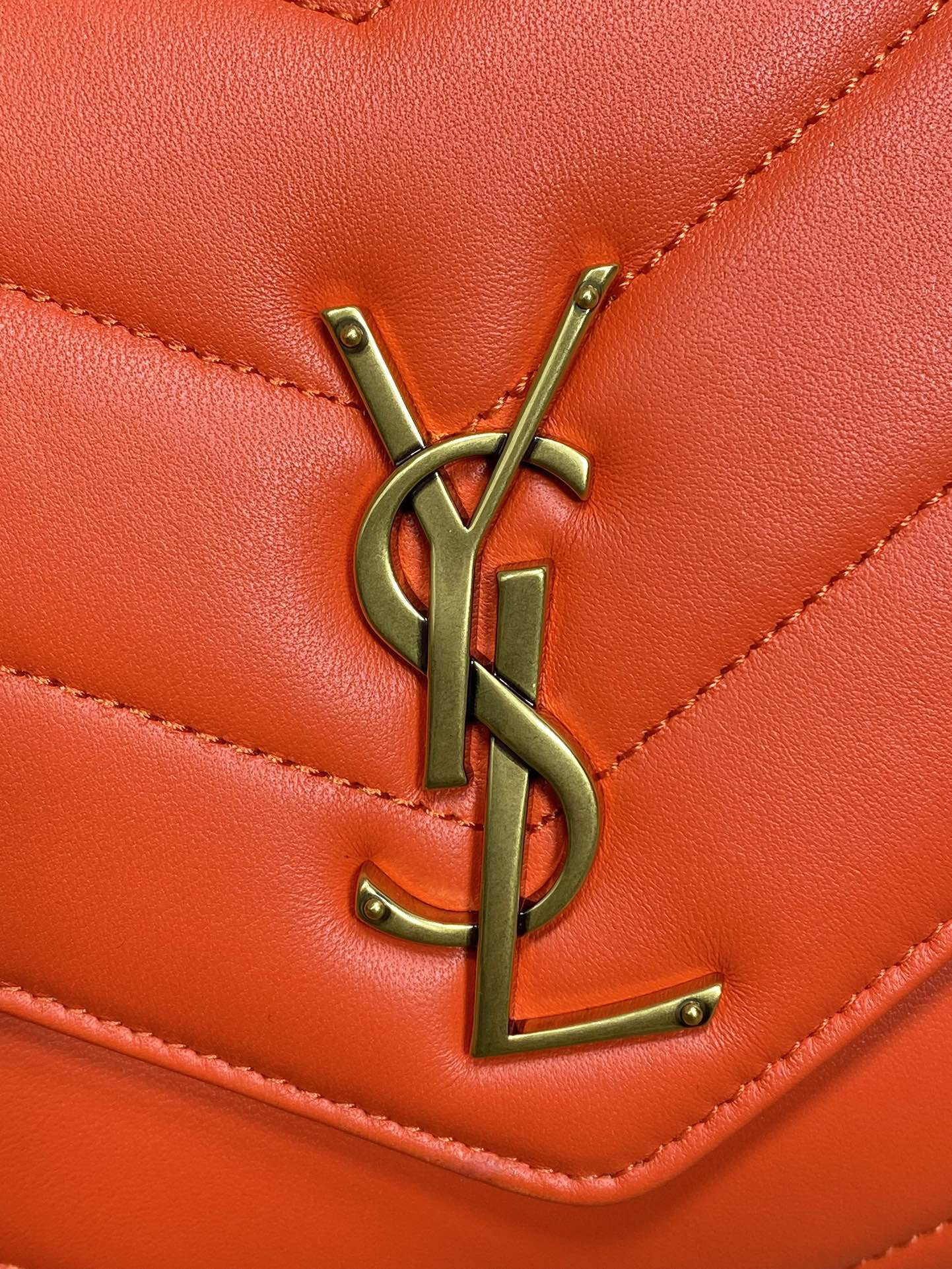 Y51 LOULOU medium in MATELASSÉ lambskin 29x17x8cm
