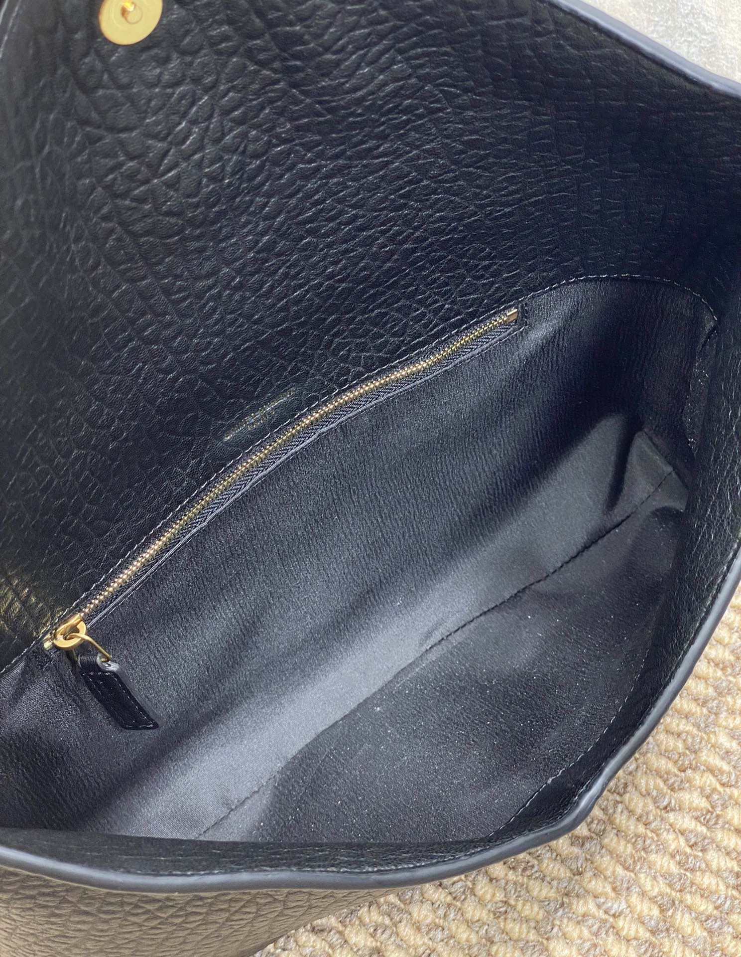 Y51 CASSANDRE large envelope pouch in lambskin 29.5x18x4.5cm