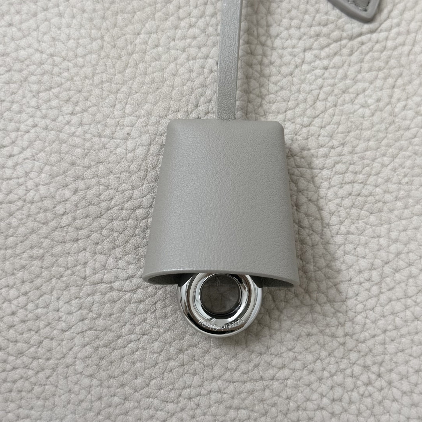 L0r0 P1ana Needle 38x22x16cm