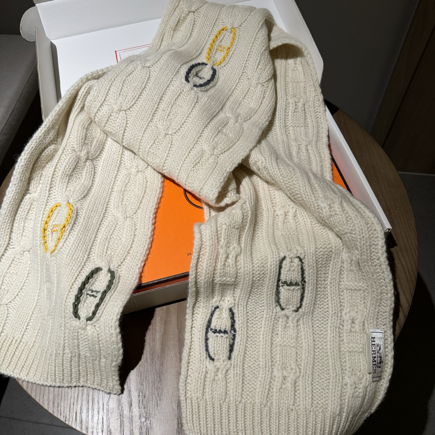 H**me5 scarf 30x200cm