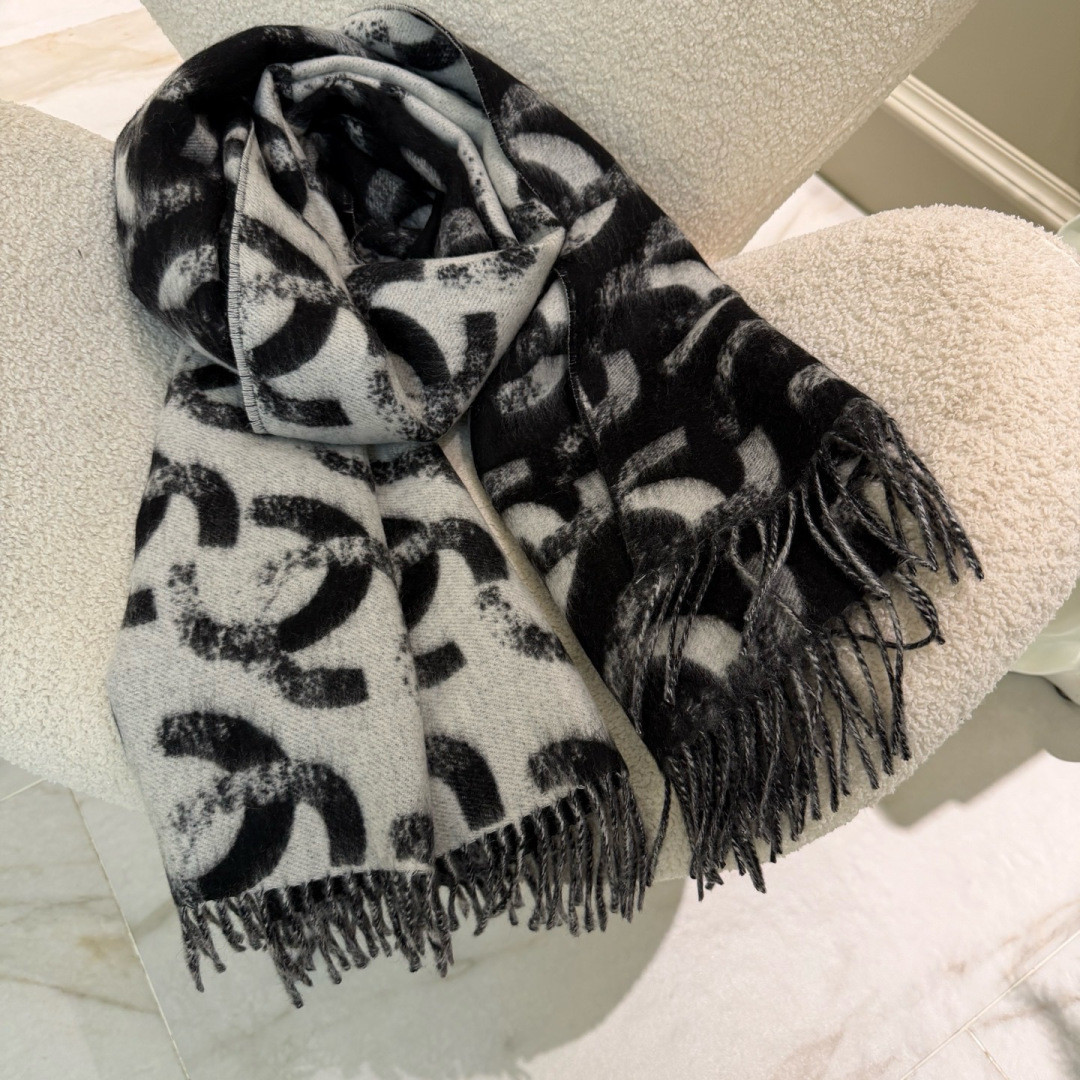 Ch**el scarf 65x210cm 100% cashmere