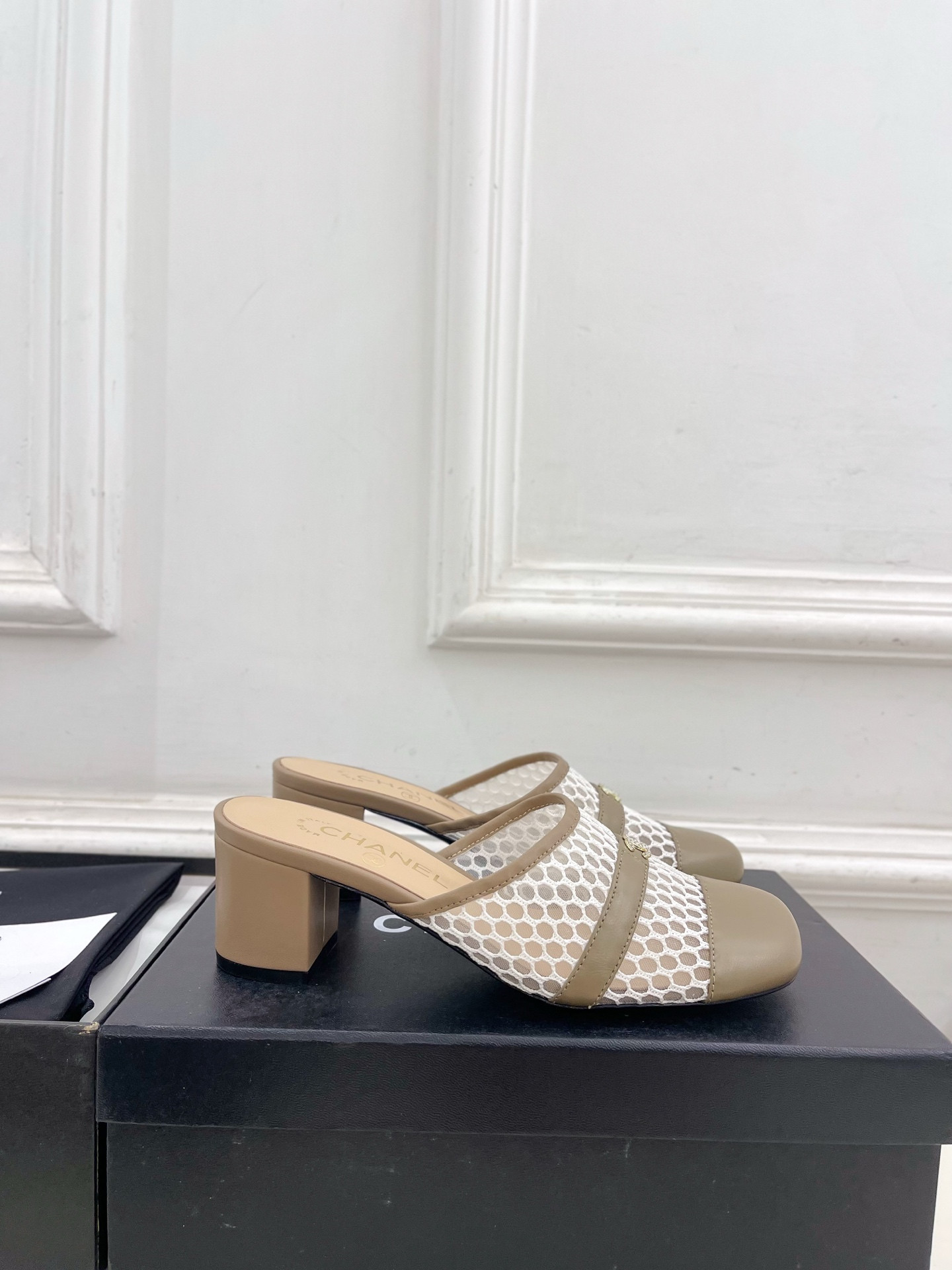 ua Ch**el mule 5.5cm heel