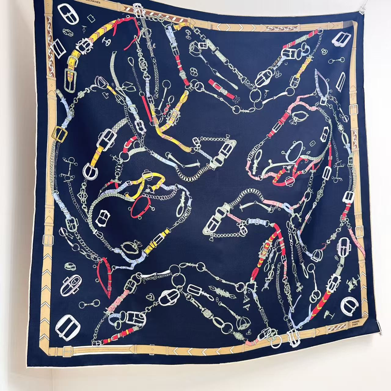 H**me5 scarf 88.5x88.5cm