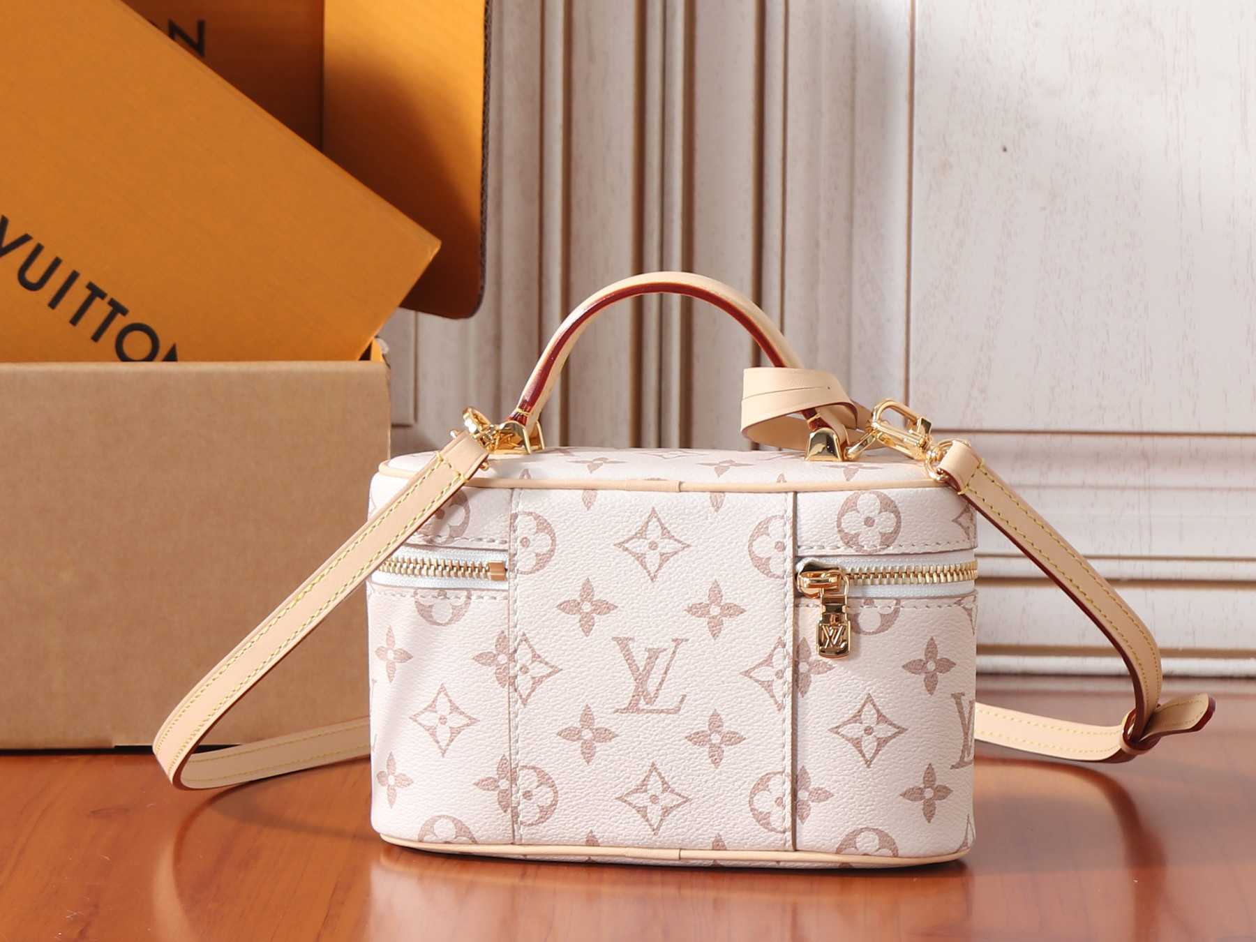 LV Vanity Chain Pouch M29782 19x11.5x6.5cm