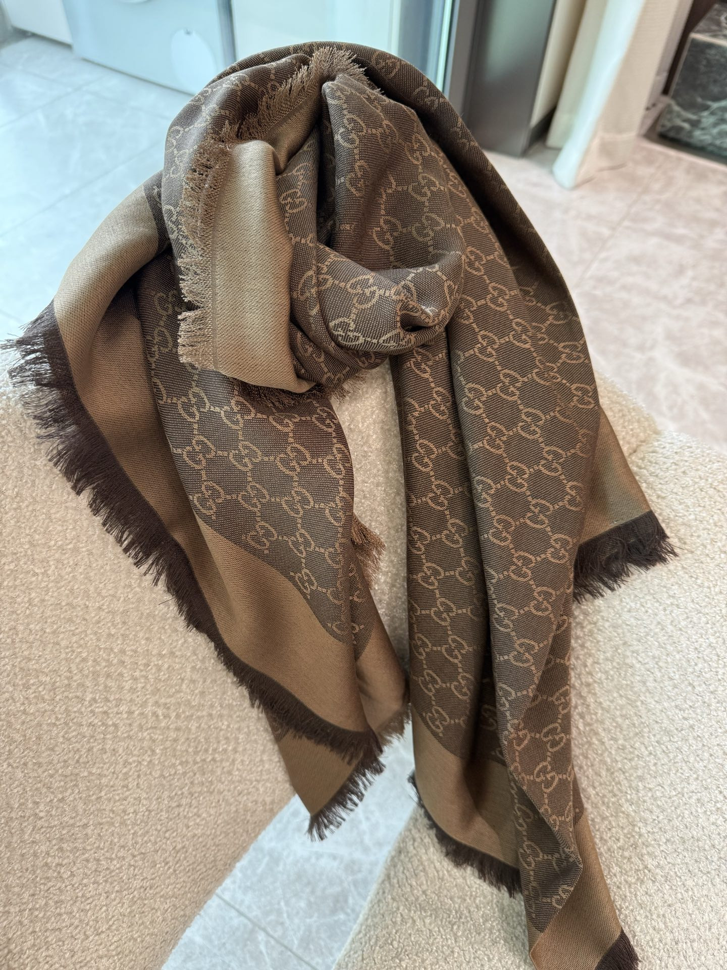 Gvc*1 scarf 140x140cm