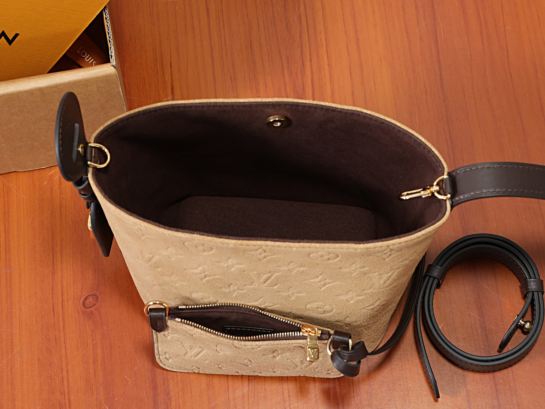 LV All in BB M29834 16 x 18 x 12 cm