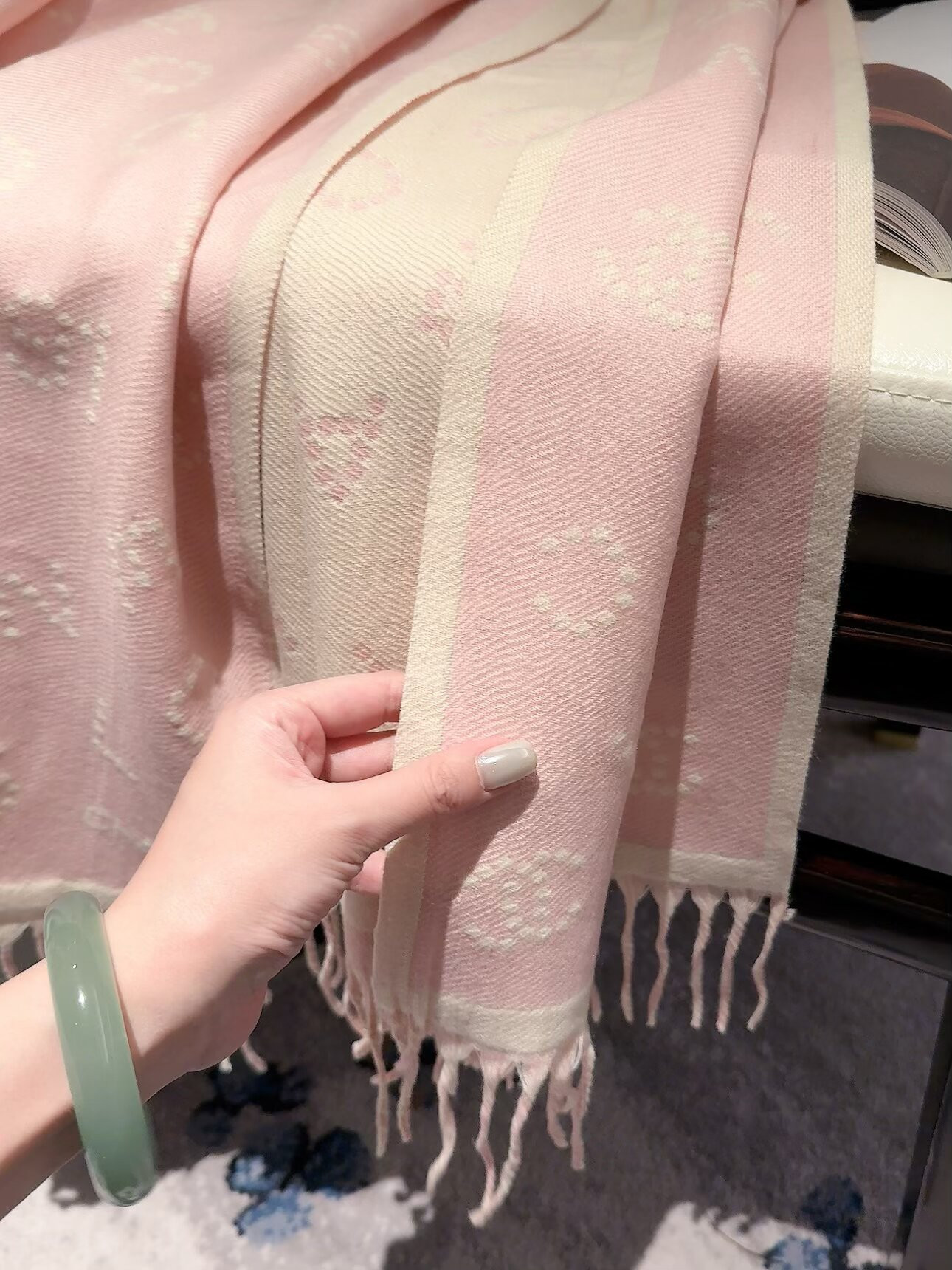 Ch**el scarf